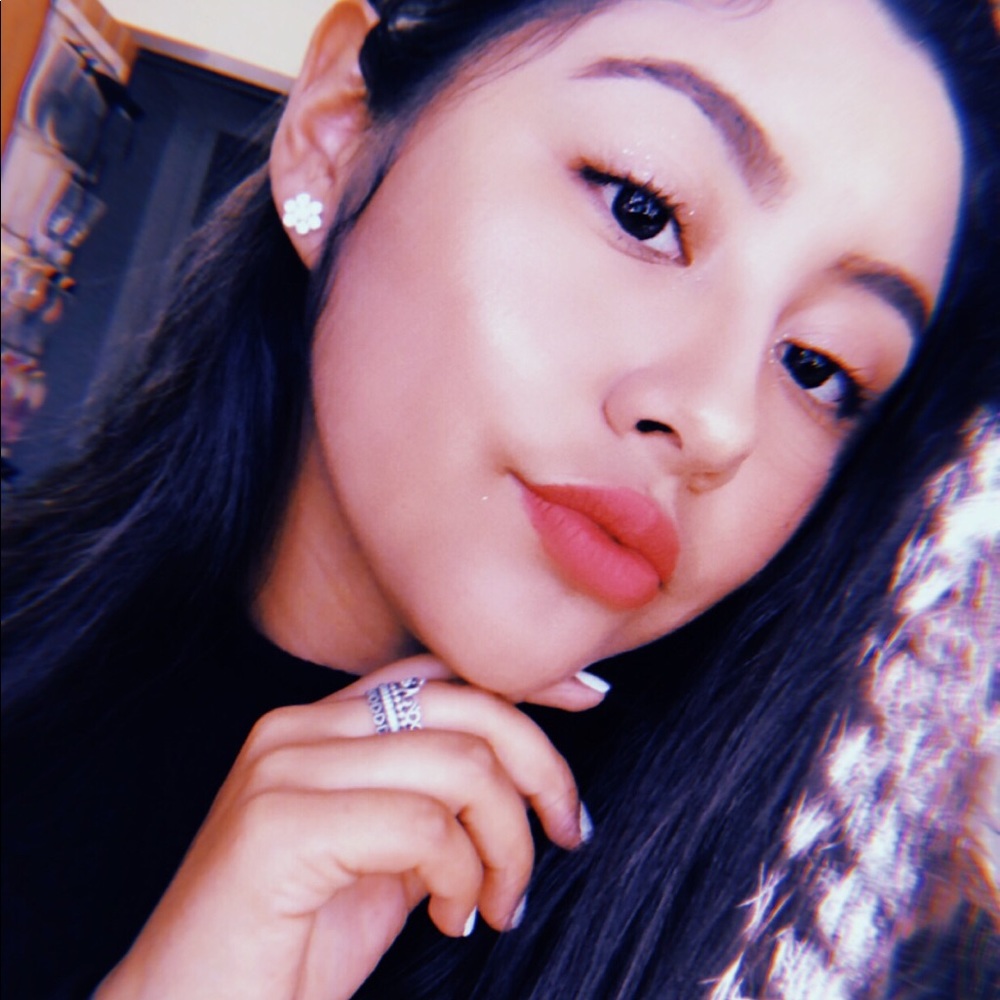 Meet your Posher, Adalia